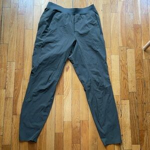 Lululemon In Mind Pant 30” Size Medium